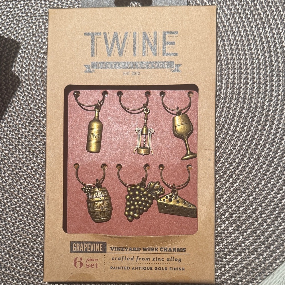 Antique Gold Vineyard Wine Charms Set
